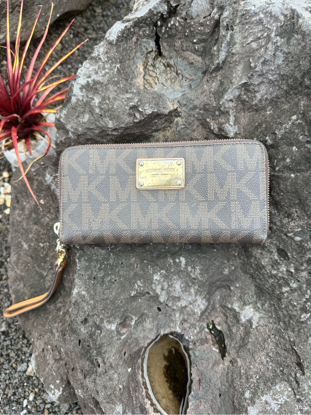 Michael Kors Jet Set Brown MK Signature Zip Around Wristlet Wallet